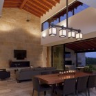 tm_100111_09-940x626