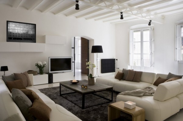 Elegant Gothic Quarter Apartment by YLAB Architects