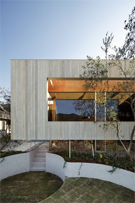 Pit House, a Communion between Architecture and Nature