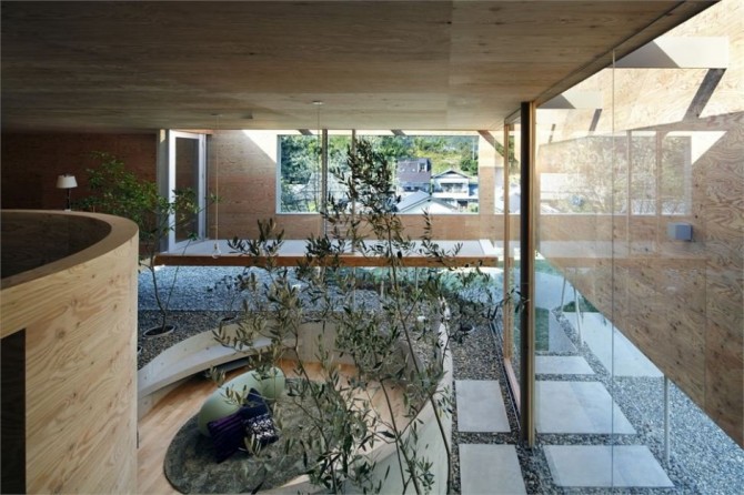 Pit House, a Communion between Architecture and Nature