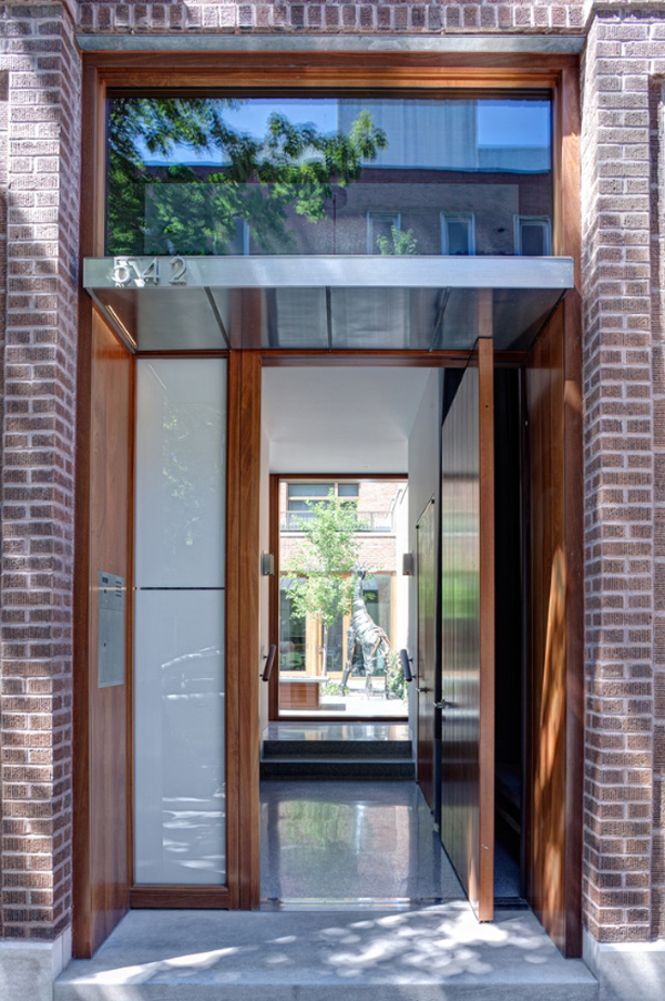 Modern Construction Embodied into a Classical Dream Home