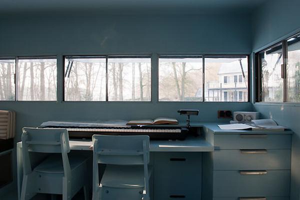 The Log House: A Chalet of Music and Feelings