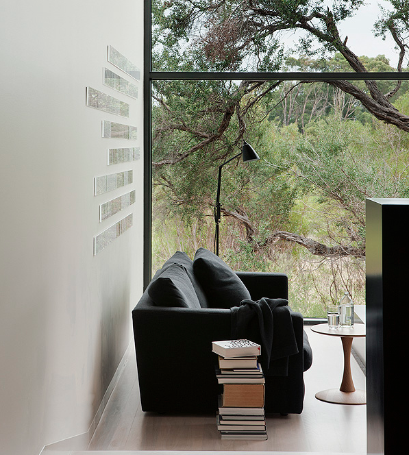 The Ridge Road Residence – a Mixture between Simplicity and Modernity