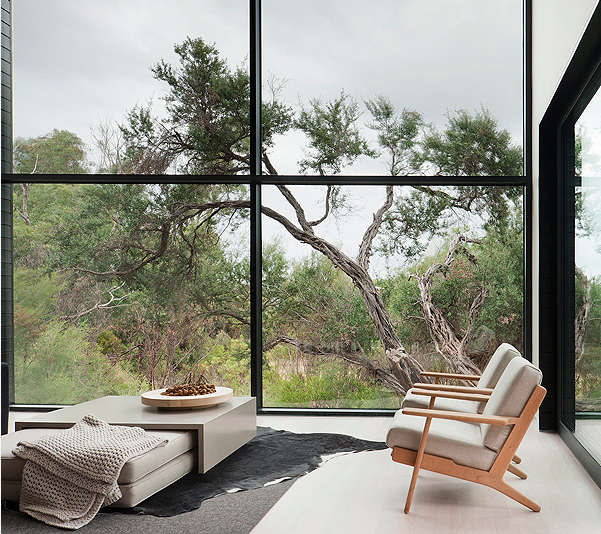 The Ridge Road Residence – a Mixture between Simplicity and Modernity