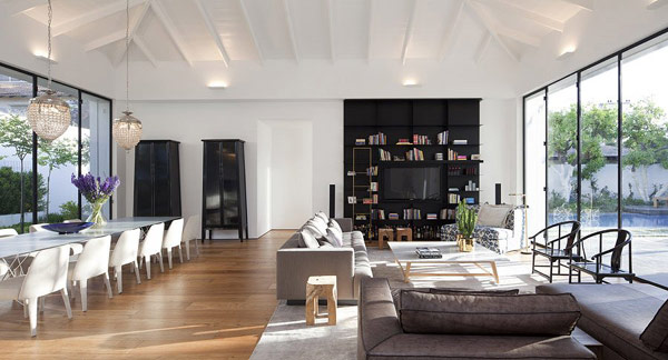 White Elegance and a Dreamy Swimming Pool by Levy Chamizer Architects