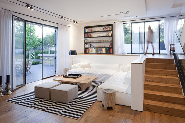 White Elegance and a Dreamy Swimming Pool by Levy Chamizer Architects