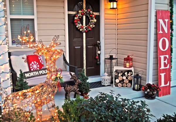 21 Christmas Decor Ideas for Doors and Outside