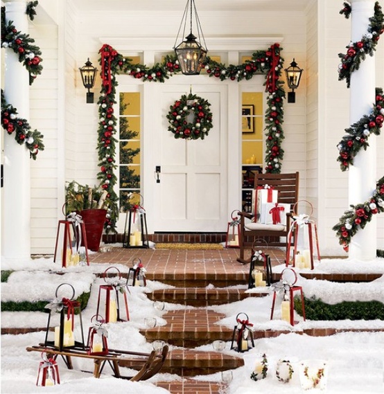 21 Christmas Decor Ideas for Doors and Outside