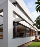 A Perfect Residence Both for Work and for Relaxation in a Suspended Architectural Design Connecting IndoorOutdoor Spaces (7)