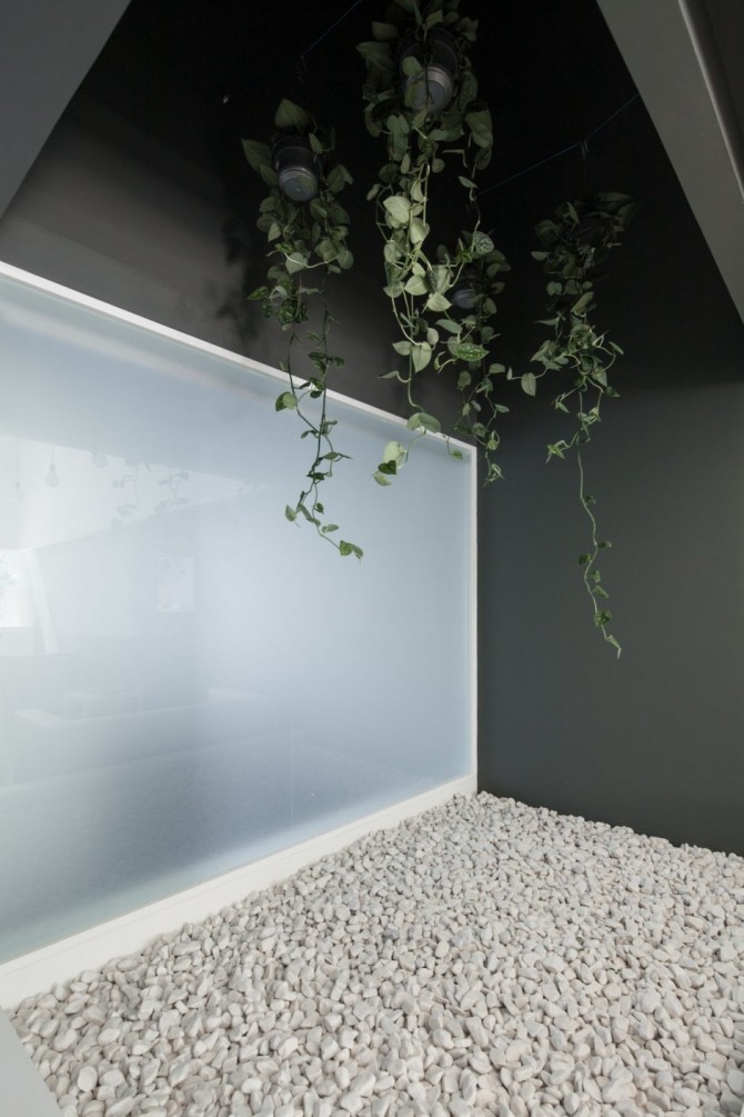 Dental Clinic with Minimalist Design by Paulo Merlini 