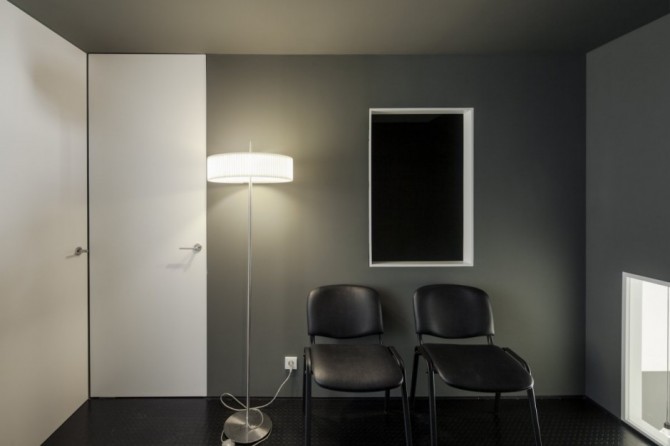 Dental Clinic with Minimalist Design by Paulo Merlini 