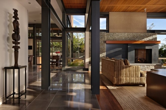 The Lake House – a Modern Design with a Pan Integration within Nature