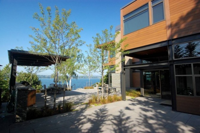 The Lake House – a Modern Design with a Pan Integration within Nature