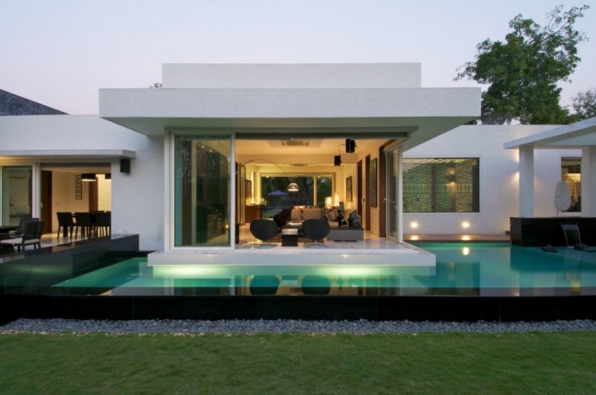 Amazing Dinesh Mill Bungalow, a Fluid Home Perfect for Leisure