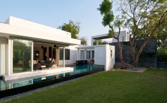 Amazing Dinesh Mill Bungalow, a Fluid Home Perfect for Leisure