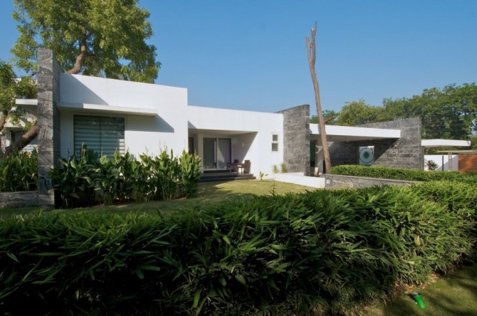 Amazing Dinesh Mill Bungalow, a Fluid Home Perfect for Leisure