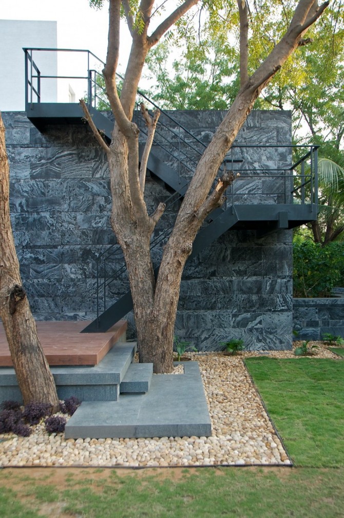 Amazing Dinesh Mill Bungalow, a Fluid Home Perfect for Leisure