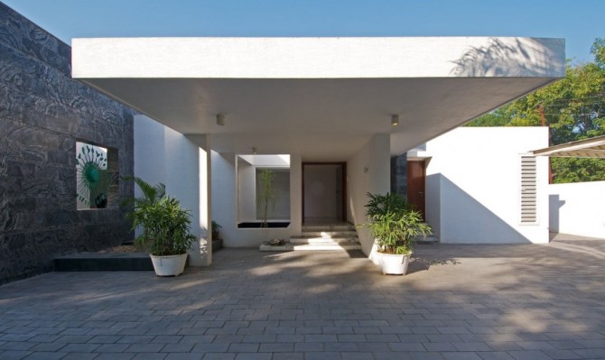 Amazing Dinesh Mill Bungalow, a Fluid Home Perfect for Leisure